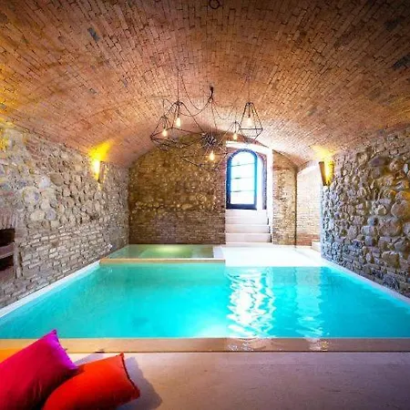 Sleeps 6 Pool Wifi *